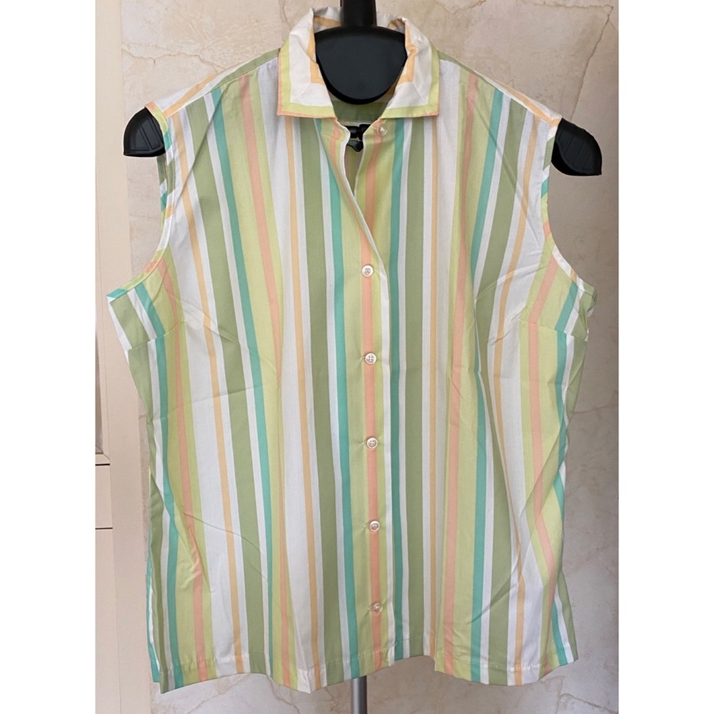 Vintage Shapely Classic Sleeveless Button Up